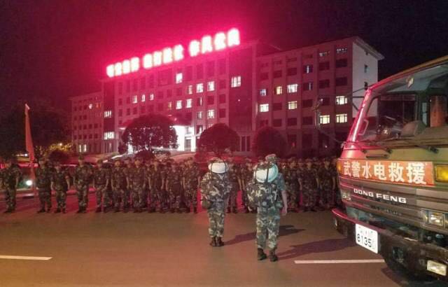 我不知道你是誰(shuí)，卻知道你為了誰(shuí)，向人民子弟兵致敬！