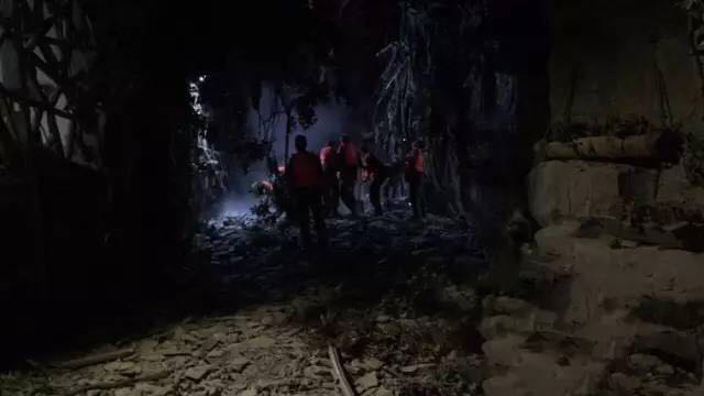 我不知道你是誰(shuí)，卻知道你為了誰(shuí)，向人民子弟兵致敬！