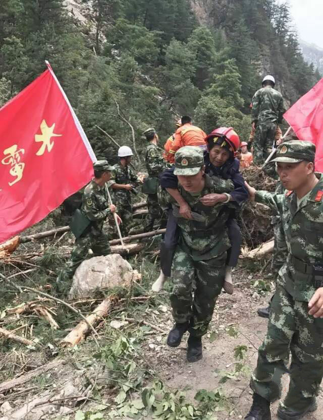 我不知道你是誰(shuí)，卻知道你為了誰(shuí)，向人民子弟兵致敬！